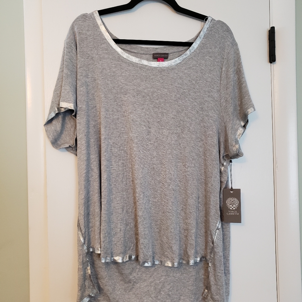 Short sleeve scoop neck top